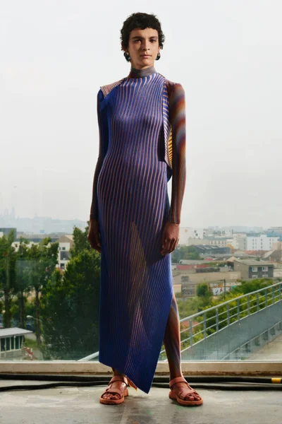 Look 16
